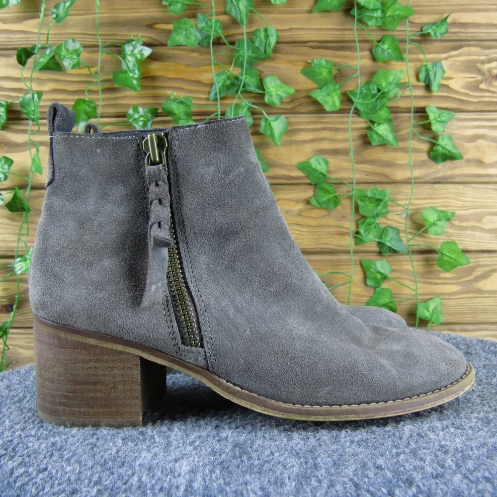 BP Women's 8.5 Gray Suede Ankle Booties Zip Side Tassel Accent Block Heel Shoes - Picture 3 of 8